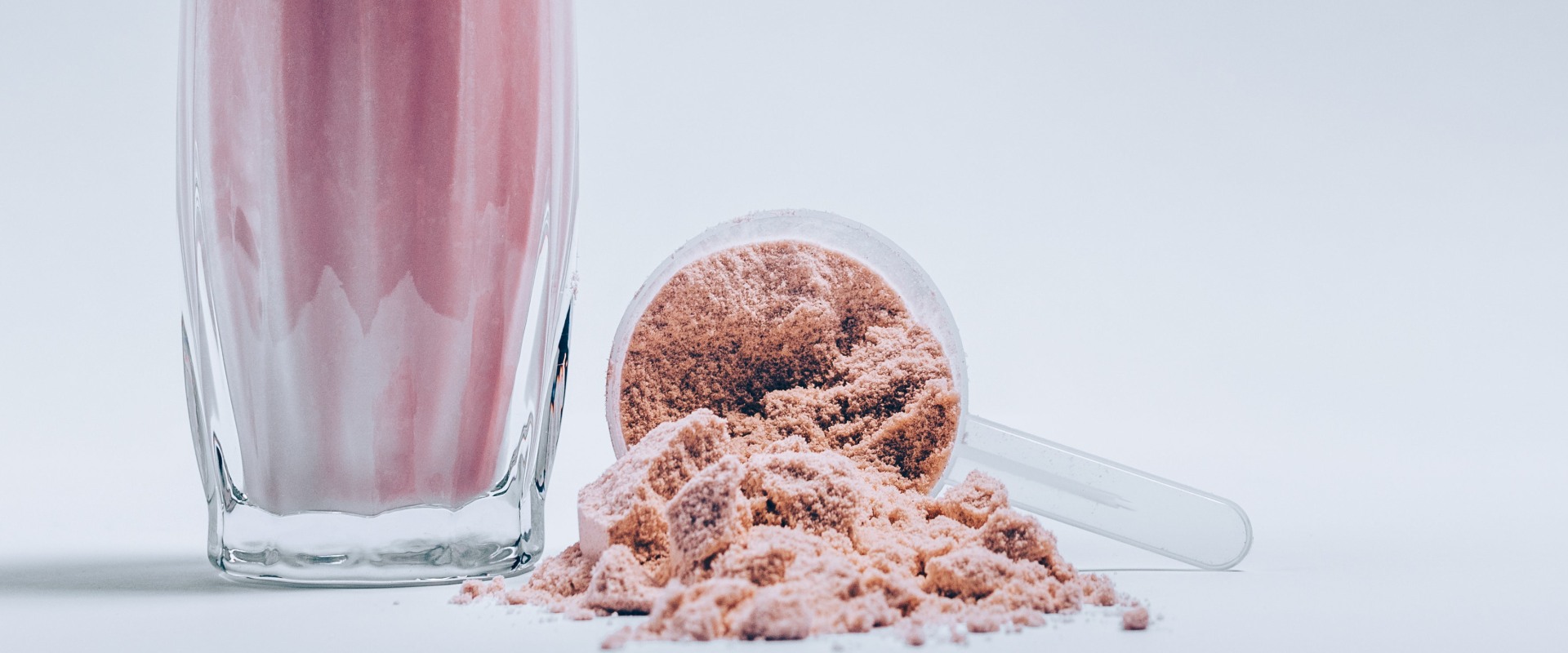 How Much Fat Should You Include in Your Protein Powder Serving for a Balanced Diet?